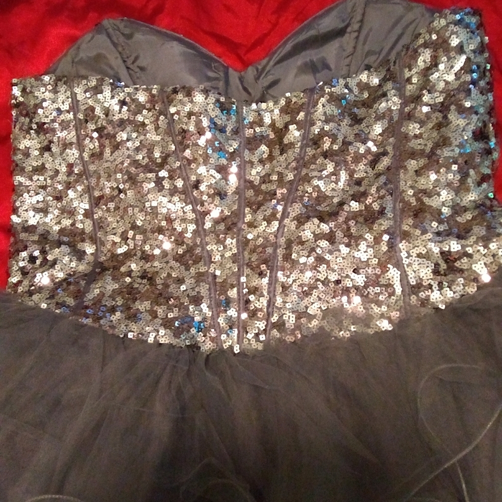 Dress - Picture 2 of 5